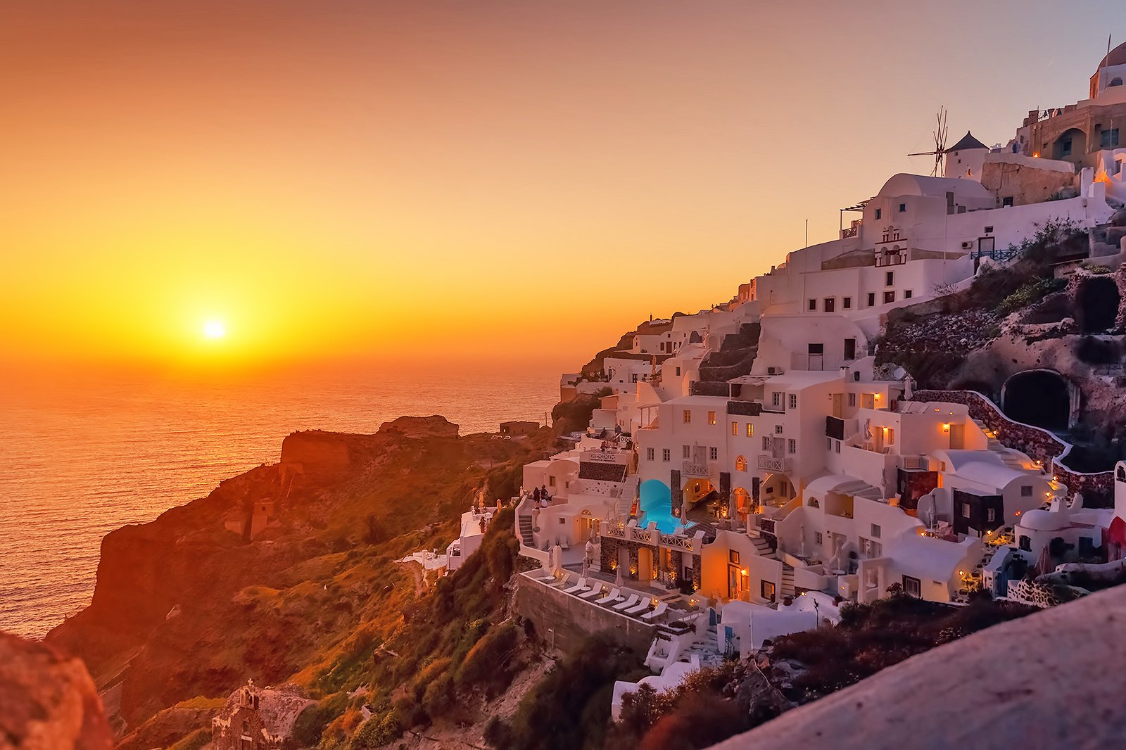 Os melhores locais para ver o pôr do sol em Santorini